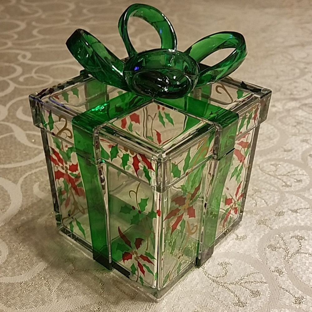 New Molded Acrylic Holiday Gift Box, Poinsettia